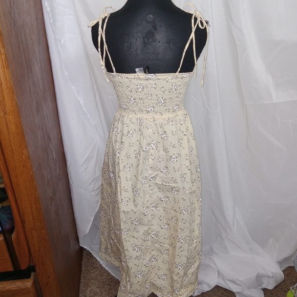 DIVIDED H&M Tie Shoulder Yellow Floral Smocked Sundress Womens Size M - Picture 5 of 14